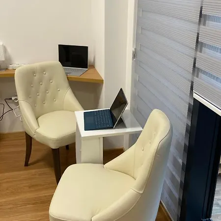 Pupin Palata Business B15 *